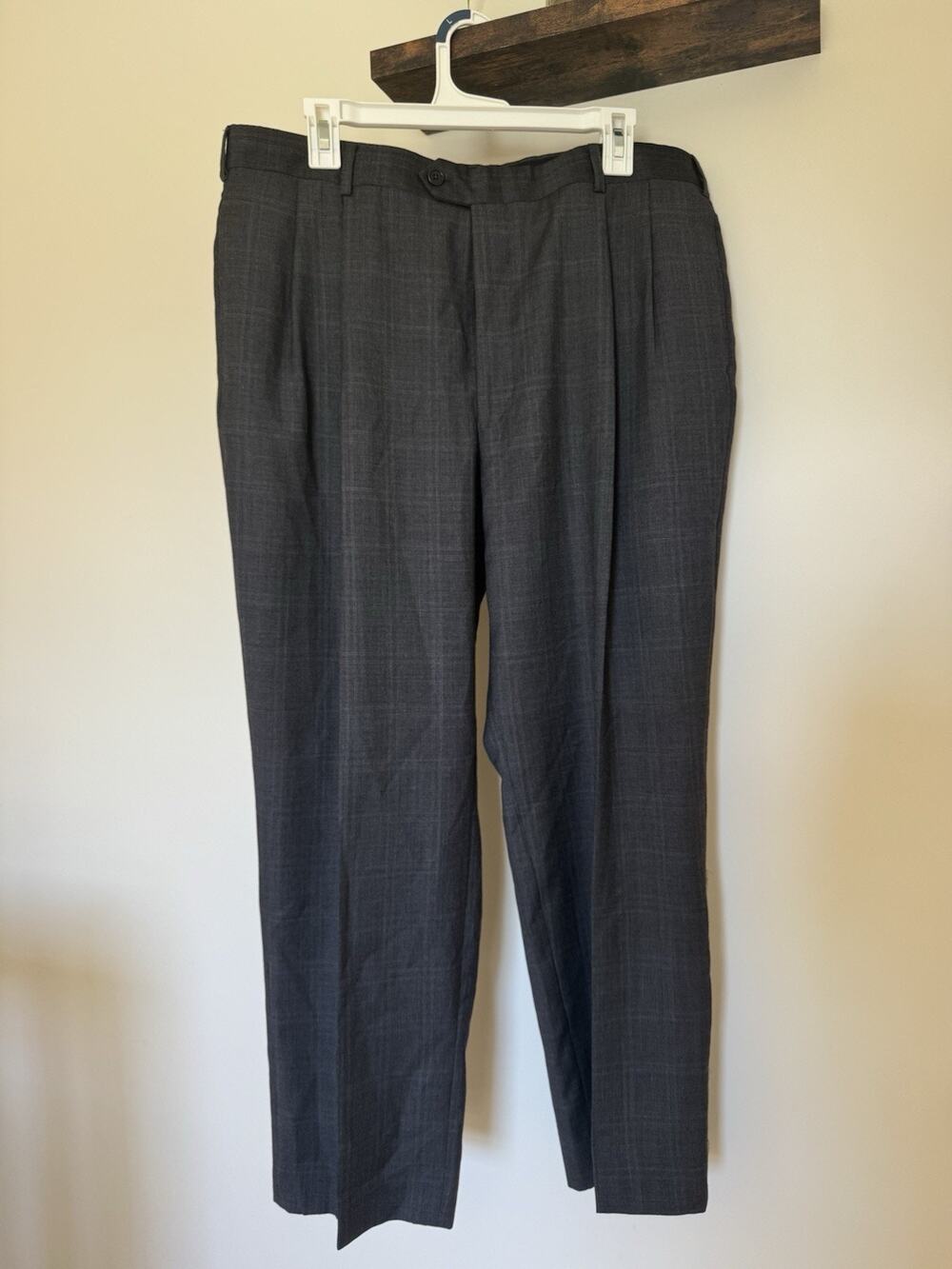 Jos. A. Bank Men's Gray Glen Plaid Pleated Dress‎ Pants 38 Regular